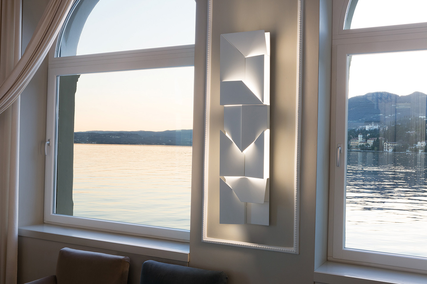 NM-wall-shadow-wl_dt08